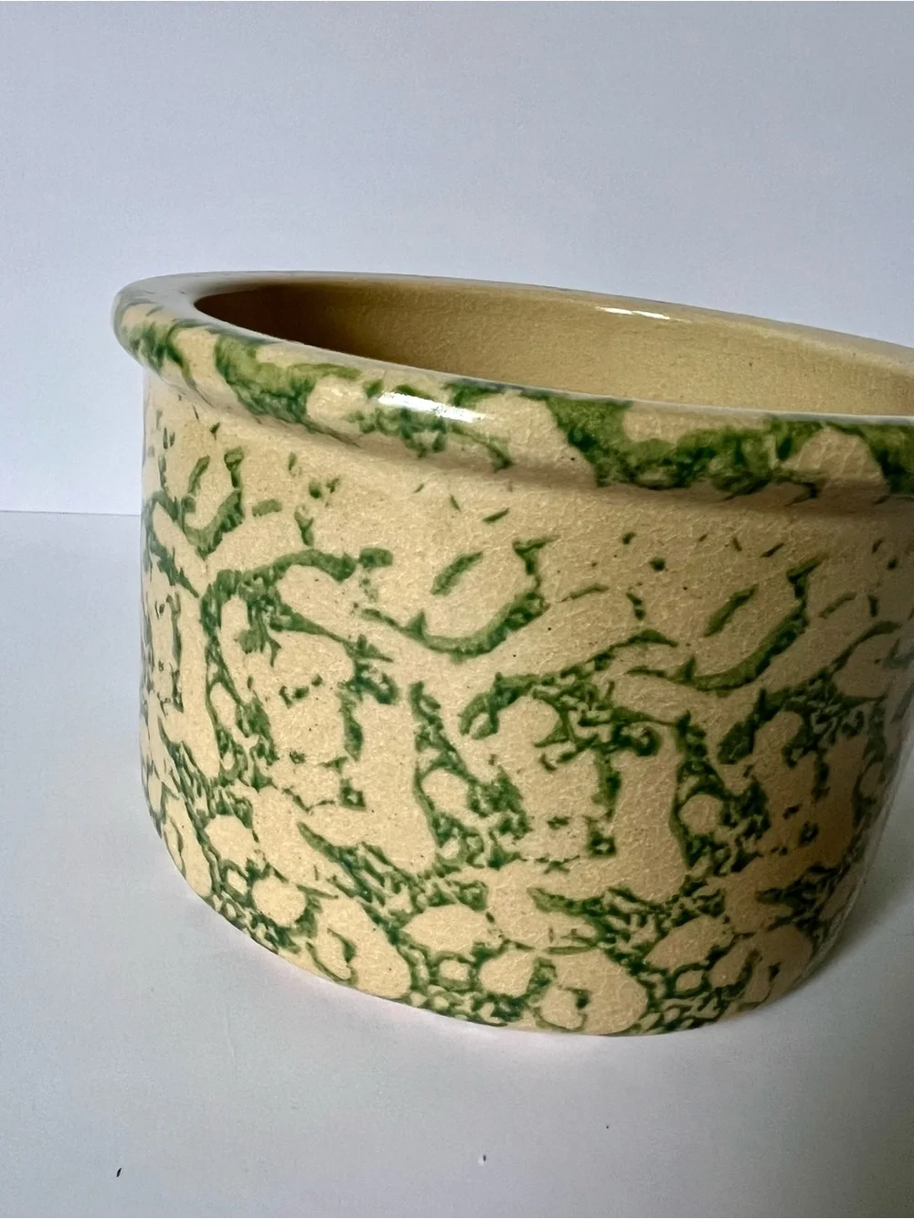 Robinson-Ransbottom Cream/Green Spongeware 1.25 QT Crock Made in U.S.A. Vintage